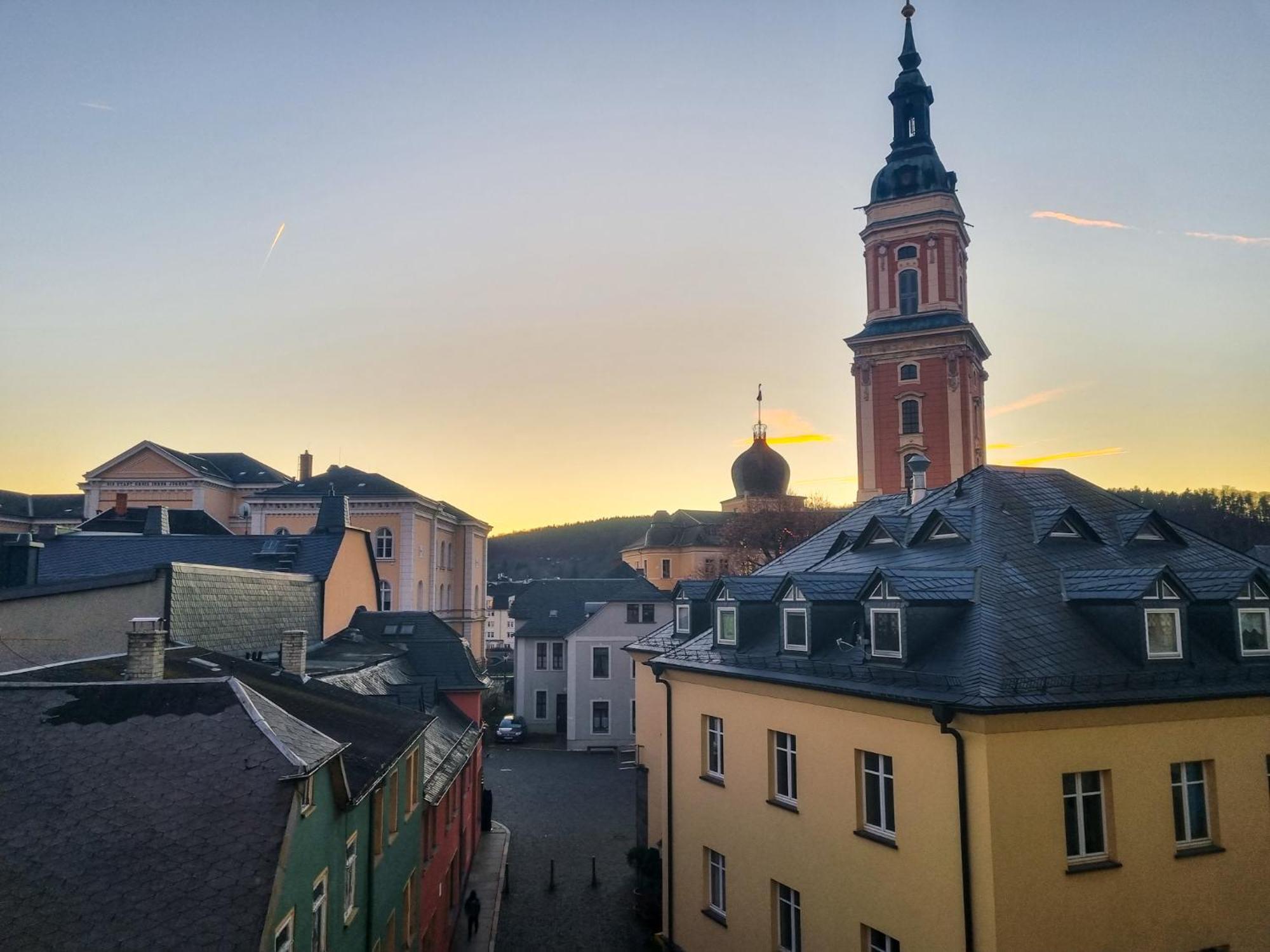 Apartment Maremar - Design Maisonette Altstadt - 4 Pers - 57qm - Luxus Boxspringbett - Kueche - Arbeitsplatz - Privater Parkplatz Greiz
