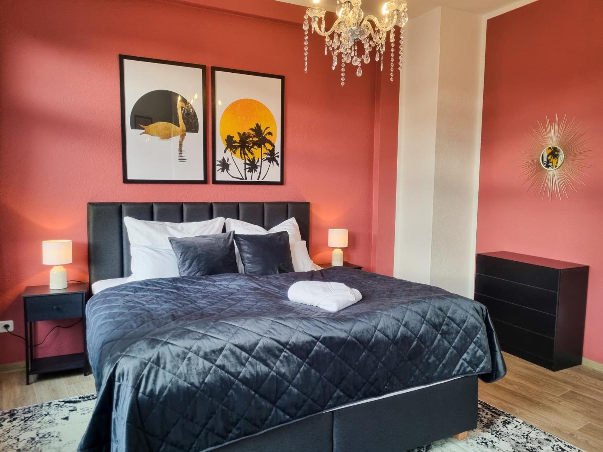 Maremar - Design Maisonette Altstadt - 4 Pers - 57qm - Luxus Boxspringbett - Kueche - Arbeitsplatz - Privater Parkplatz Apartment Greiz