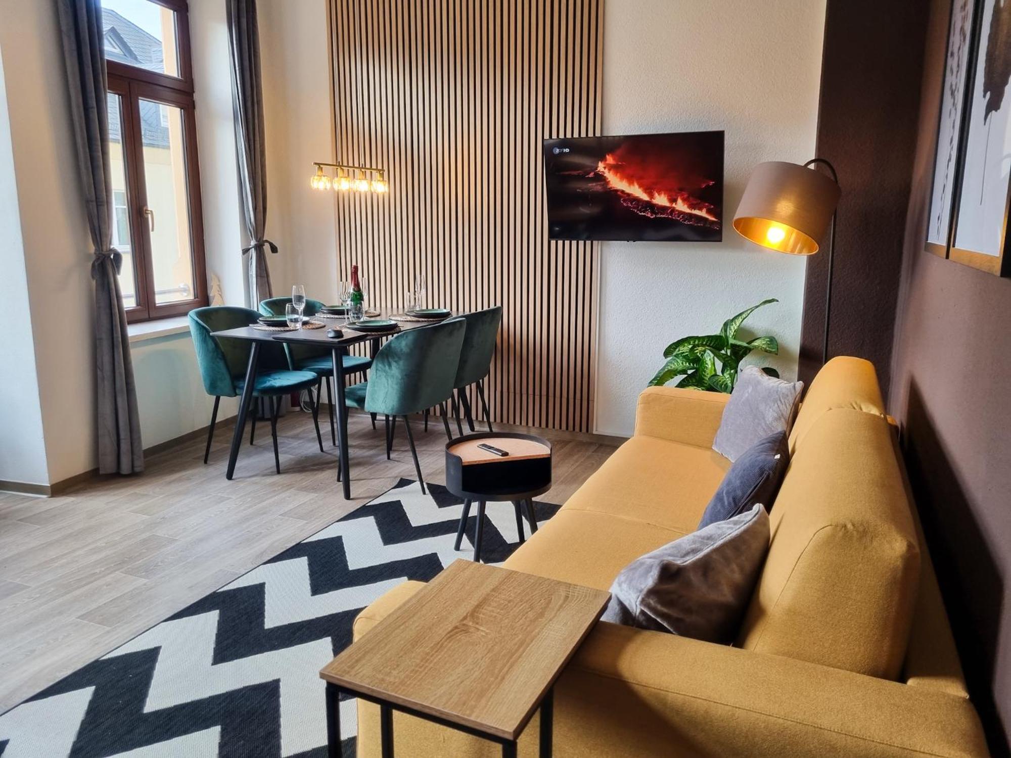 Apartment Maremar - Design Maisonette Altstadt - 4 Pers - 57qm - Luxus Boxspringbett - Kueche - Arbeitsplatz - Privater Parkplatz
