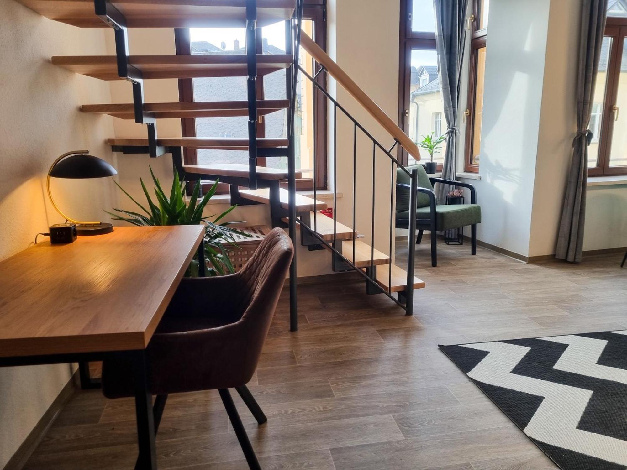 Apartment Maremar - Design Maisonette Altstadt - 4 Pers - 57qm - Luxus Boxspringbett - Kueche - Arbeitsplatz - Privater Parkplatz Greiz