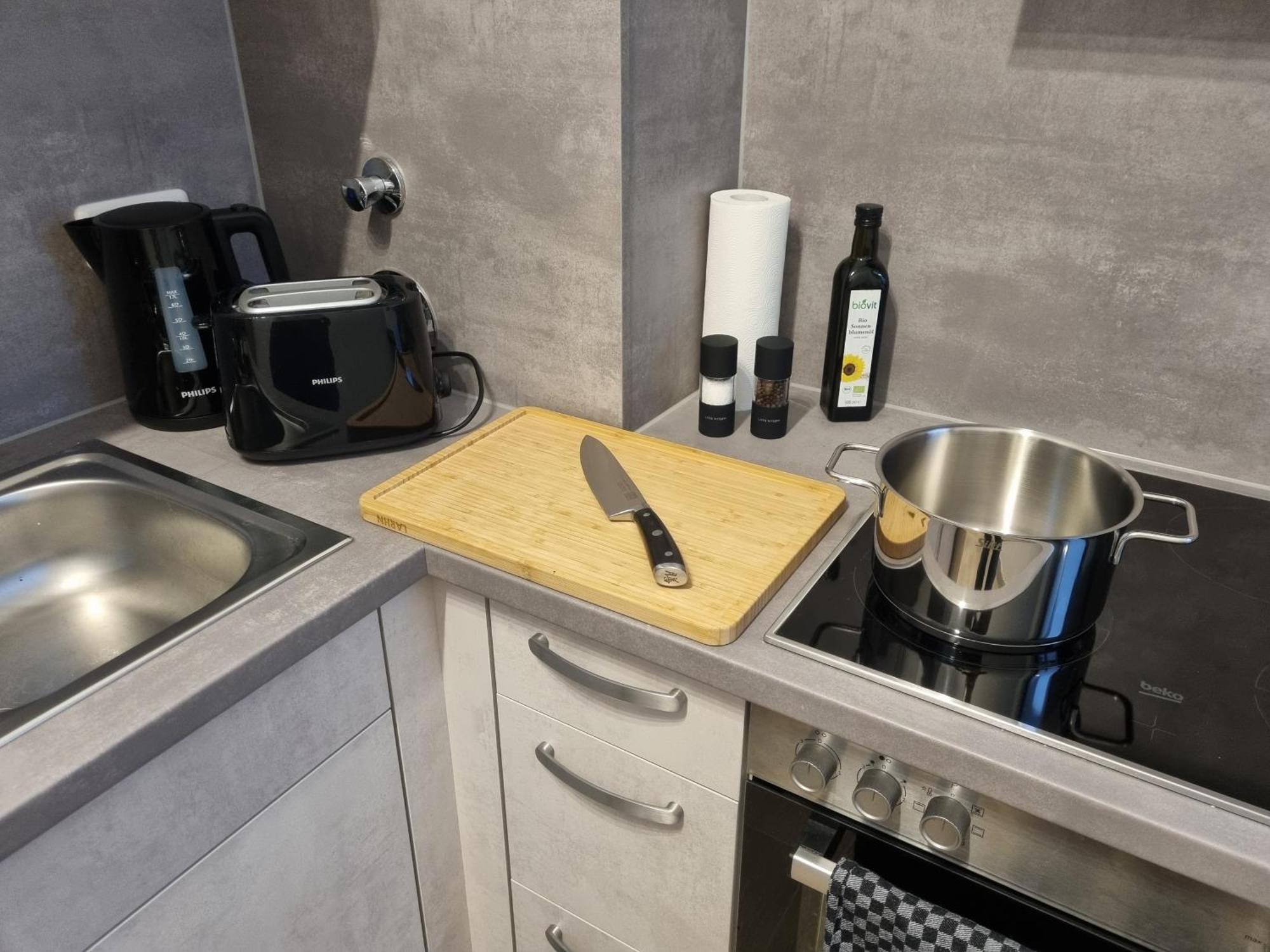Maremar - Design Maisonette Altstadt - 4 Pers - 57qm - Luxus Boxspringbett - Kueche - Arbeitsplatz - Privater Parkplatz