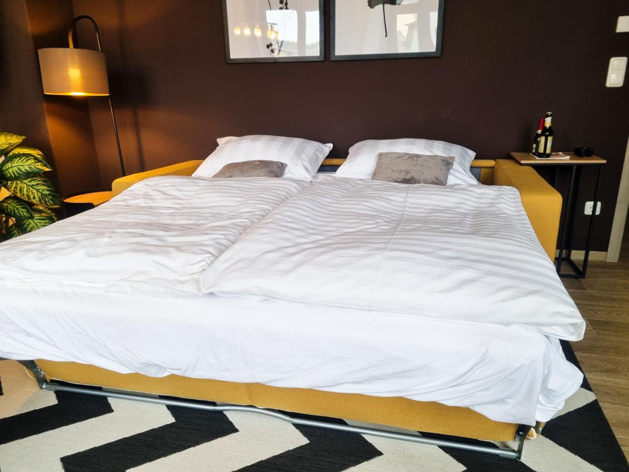 Maremar - Design Maisonette Altstadt - 4 Pers - 57qm - Luxus Boxspringbett - Kueche - Arbeitsplatz - Privater Parkplatz